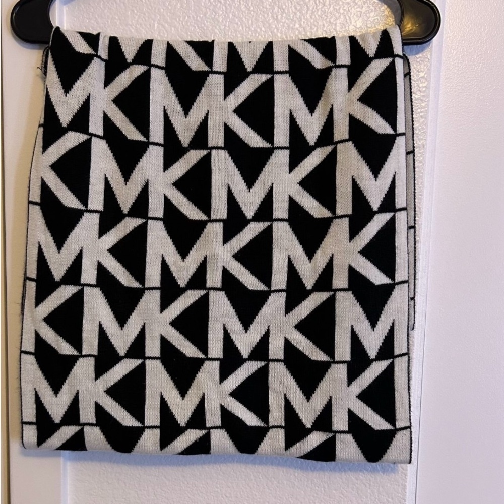 Michael Kors Collection Cream and White Pencil Scarf